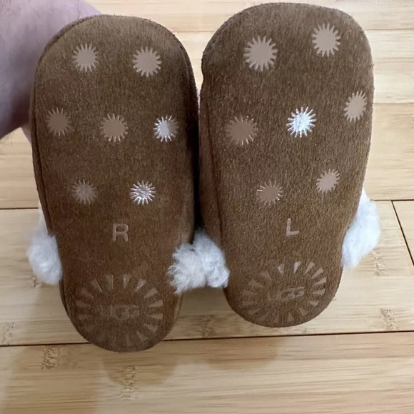 UGG Baby Lassen slip on boots 1103501l size USA 04/05 - Picture 2 of 6